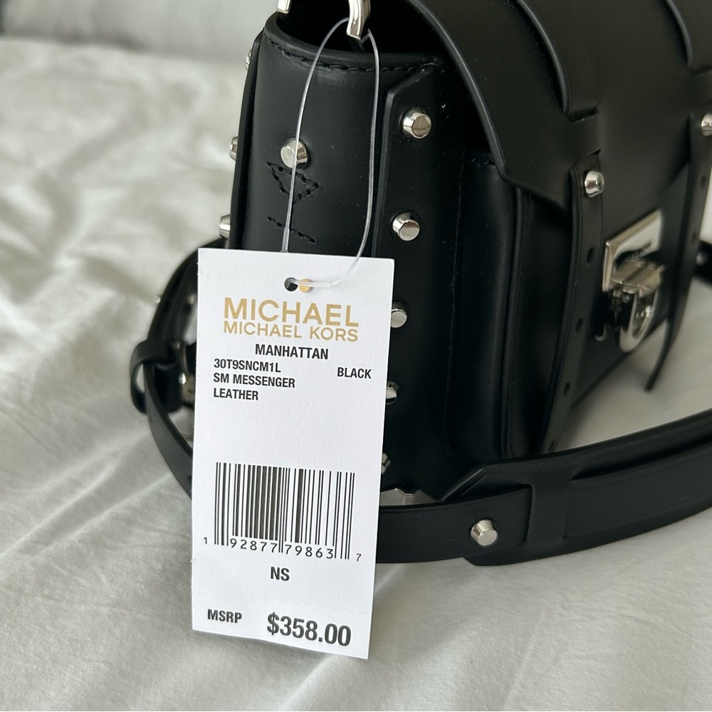 Michael Kors Manhattan Black leather Crossbody Bag - Picture 4 of 9